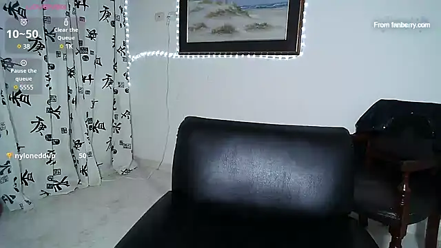 Snapshot of alexia_87 chatting on January 21, 7:04 am alexia 87 online show from January 21, 7:04 am