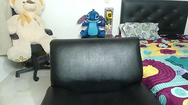 Snapshot of alexia_87 chatting on February 2, 5:10 am alexia 87 online show from February 2, 5:10 am