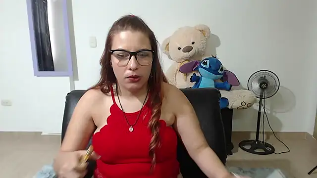 Snapshot of alexia_87 chatting on February 16, 3:27 pm alexia 87 online show from February 16, 3:27 pm