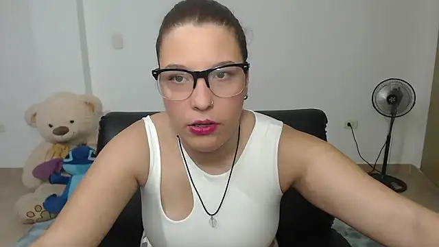 Snapshot of alexia_87 chatting on February 23, 3:35 am alexia 87 online show from February 23, 3:35 am