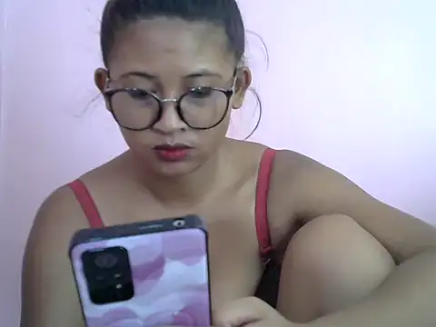 Snapshot of karen_sexy69 chatting on February 16, 7:26 am karen sexy69 online show from February 16, 7:26 am
