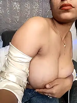 Snapshot of Divya_girl chatting on February 9, 4:29 pm Divya girl online show from February 9, 4:29 pm