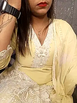 Snapshot of Divya_girl chatting on February 12, 8:27 am Divya girl online show from February 12, 8:27 am
