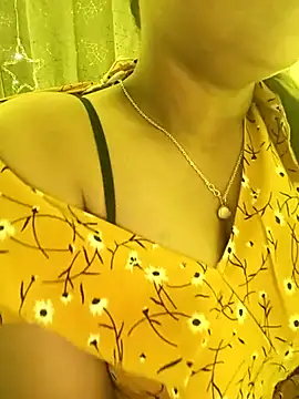 Snapshot of Divya_girl chatting on March 6, 6:26 pm Divya girl online show from March 6, 6:26 pm
