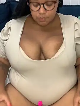 SweetLizzyBBW online show from May 27, 2:30 am