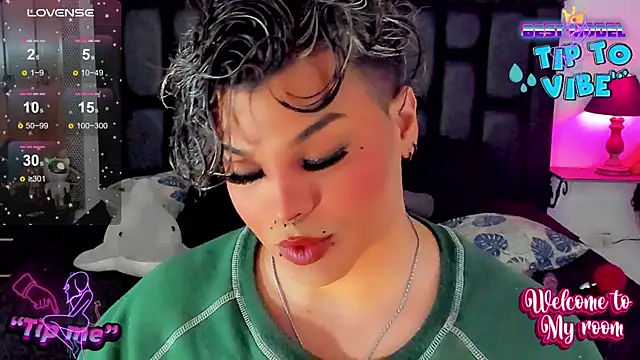 Snapshot of angels_srednal chatting on December 12, 1:28 pm angels srednal online show from December 12, 1:28 pm