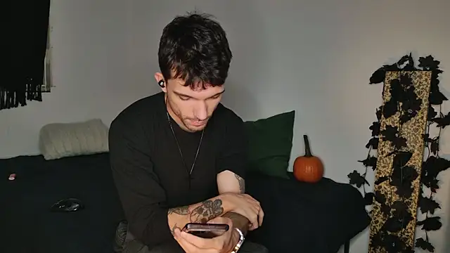 JackDesFeux online show from October 14, 7:42 am