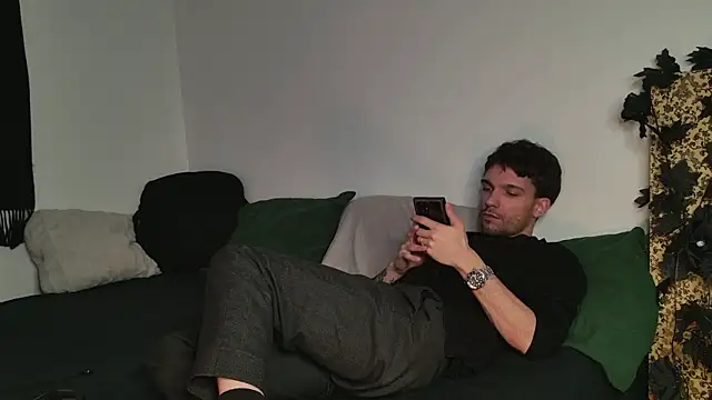 Snapshot of JackDesFeux chatting on December 3, 8:29 pm JackDesFeux online show from December 3, 8:29 pm