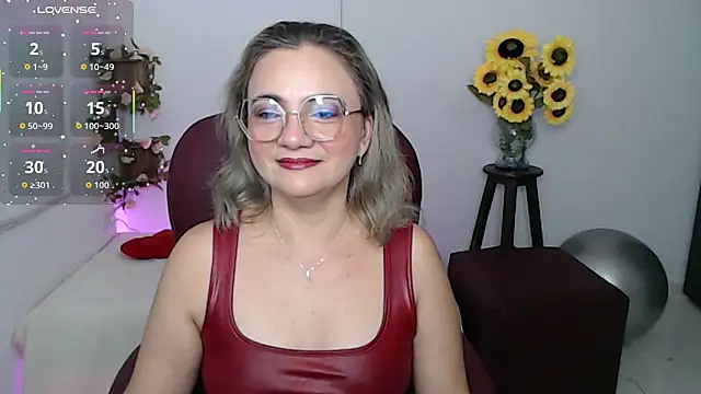 Snapshot of ana_milf chatting on March 13, 1:29 pm ana milf online show from March 13, 1:29 pm