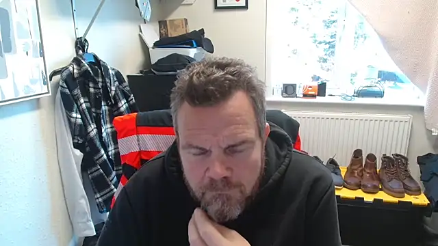 Snapshot of toptugger chatting on December 3, 12:25 pm toptugger online show from December 3, 12:25 pm