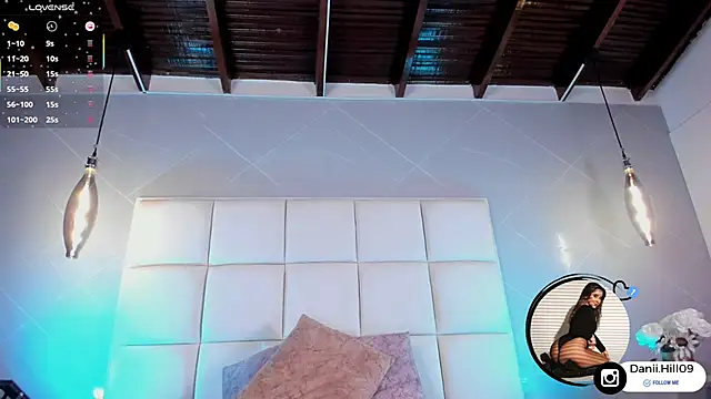 danii hill  online show from November 19, 4:34 am