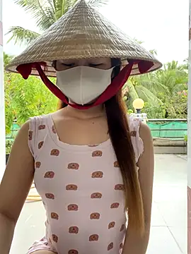 BabyThree  online show from November 20, 7:41 am