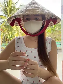 BabyThree  online show from December 17, 8:31 am