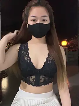 Snapshot of BabyThree_ chatting on February 4, 2:45 pm BabyThree online show from February 4, 2:45 pm