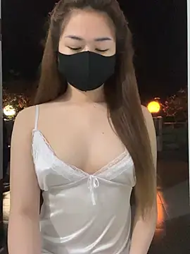 Snapshot of BabyThree_ chatting on February 5, 2:33 pm BabyThree online show from February 5, 2:33 pm