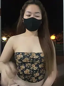 Snapshot of BabyThree_ chatting on February 7, 2:32 pm BabyThree online show from February 7, 2:32 pm