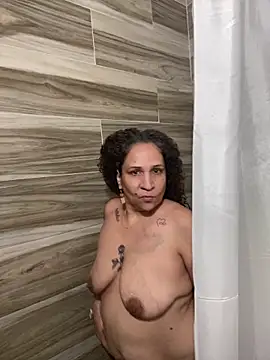 Snapshot of ladycreamypr2 chatting on February 8, 10:24 pm ladycreamypr2 online show from February 8, 10:24 pm