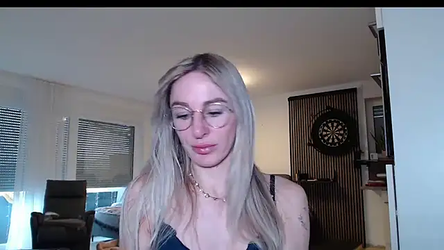 Snapshot of Liana_Lou chatting on March 8, 7:45 am Liana Lou online show from March 8, 7:45 am