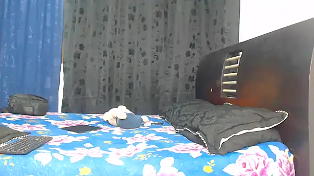 Hot Sharks  online show from November 4, 7:29 am