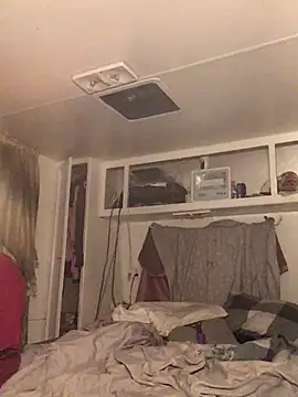 Snapshot of allissonw13 chatting on February 10, 1:35 am allissonw13 online show from February 10, 1:35 am