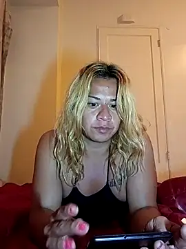 allissonw13 online show from April 23, 12:12 am