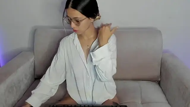 Lilacutte  online show from February 9, 7:27 am