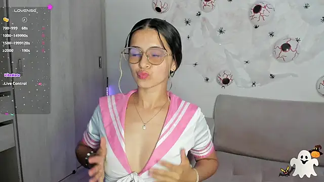 Lilacutte  online show from October 31, 2:12 am