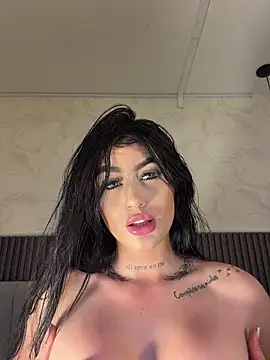 SOPHICARTERS online show from April 29, 5:30 pm