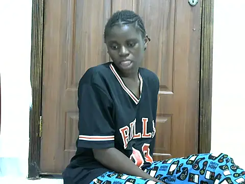 hottgirlval online show from April 10, 1:49 pm