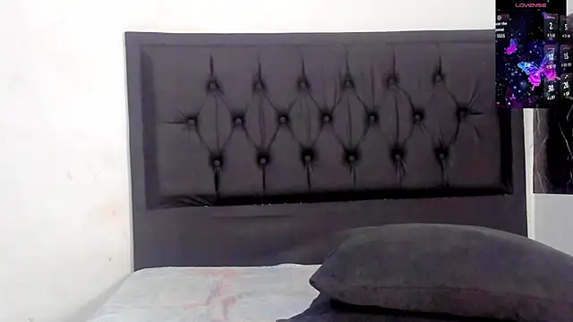 kriixtybrown online show from February 22, 9:48 pm