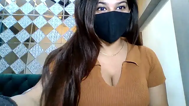 Snapshot of sparkling_queen chatting on January 6, 1:42 am sparkling queen online show from January 6, 1:42 am