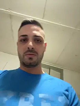 iltoscano95 online show from October 31, 7:04 pm