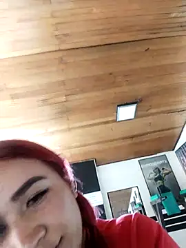 Snapshot of EmaGw chatting on February 9, 8:35 pm EmaGw online show from February 9, 8:35 pm