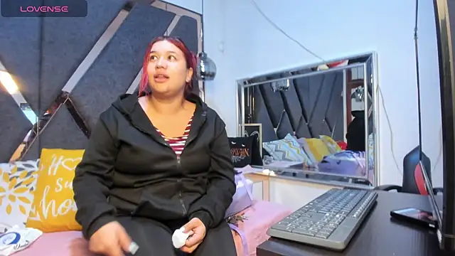 Snapshot of EmaGw chatting on February 19, 11:01 pm EmaGw online show from February 19, 11:01 pm