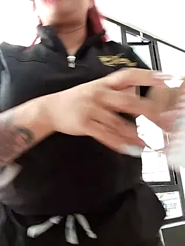 Snapshot of EmaGw chatting on February 21, 1:34 pm EmaGw online show from February 21, 1:34 pm