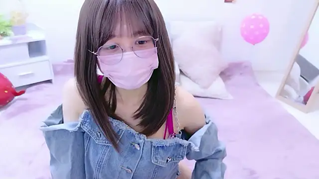Snapshot of chihiro_ri chatting on May 8, 9:36 am chihiro ri online show from May 8, 9:36 am
