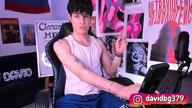 Snapshot of cinnamon_boyxxx chatting on March 23, 2:04 am cinnamon boyxxx online show from March 23, 2:04 am