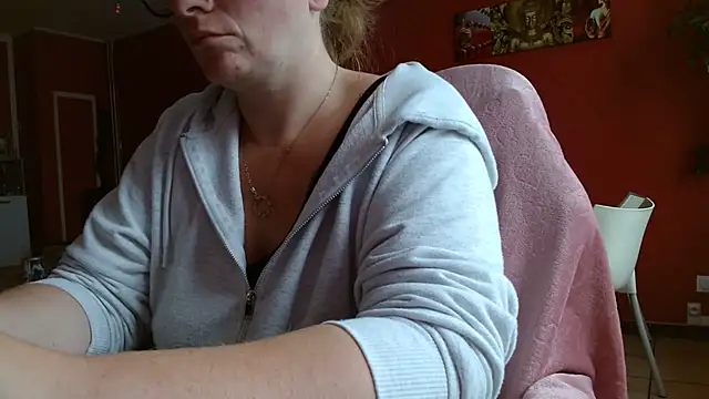 Snapshot of cruellaculdenfer67 chatting on July 20, 8:06 am cruellaculdenfer67 online show from July 20, 8:06 am