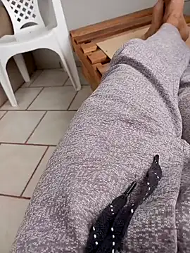 Snapshot of Din0071 chatting on December 8, 3:35 pm Din0071 online show from December 8, 3:35 pm