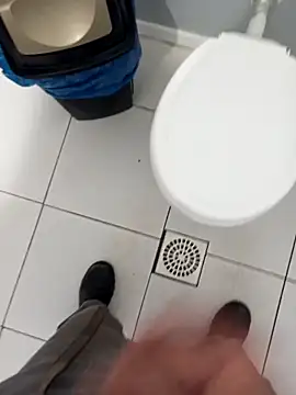 Snapshot of Din0071 chatting on October 11, 2:26 pm Din0071 online show from October 11, 2:26 pm