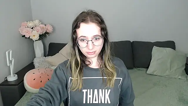 Mini Diva online show from October 18, 8:04 am