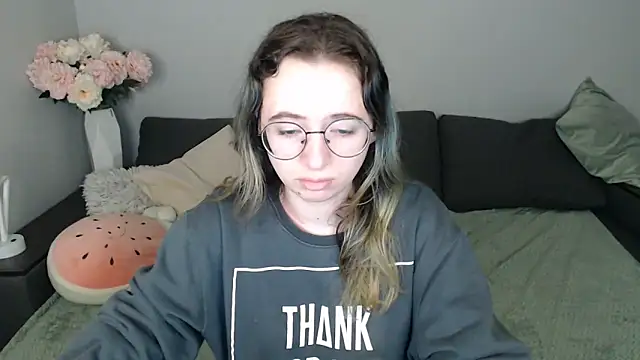 Mini Diva online show from October 24, 8:11 am