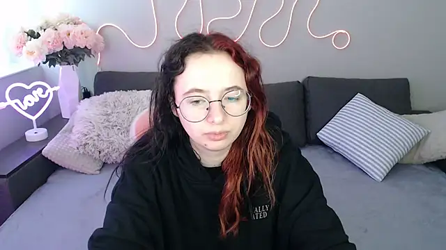 Mini Diva online show from November 26, 9:10 am