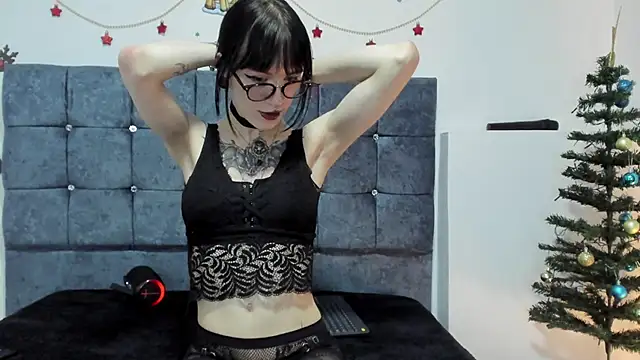 Snapshot of bathory_vamps chatting on December 10, 8:49 pm bathory vamps online show from December 10, 8:49 pm