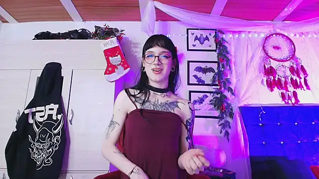 Snapshot of bathory_vamps chatting on December 15, 3:22 am bathory vamps online show from December 15, 3:22 am