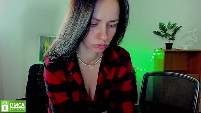 annakillianox online show from November 12, 6:25 am