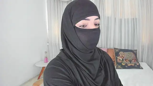 Snapshot of Uzra_hayed chatting on May 9, 11:37 am Uzra hayed online show from May 9, 11:37 am
