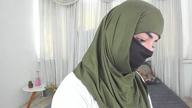 Snapshot of Uzra_hayed chatting on June 6, 3:28 pm Uzra hayed online show from June 6, 3:28 pm