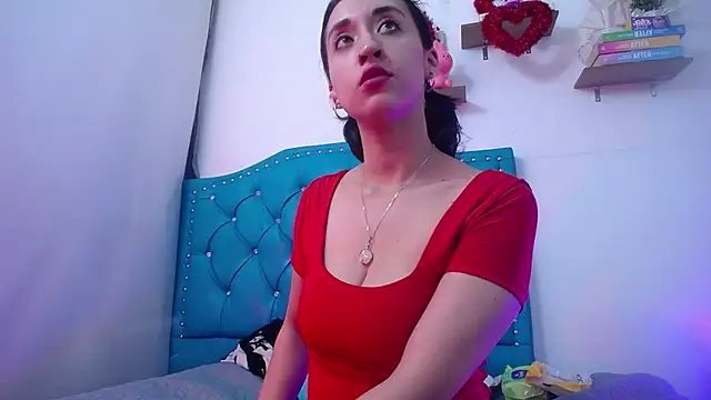 luly pink online show from December 15, 4:18 am