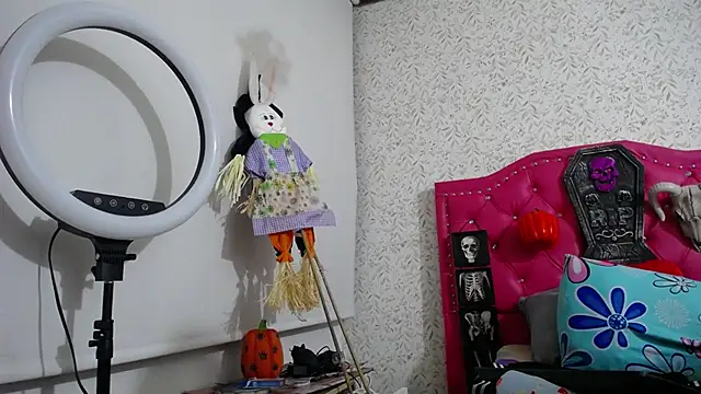 luly pink online show from October 29, 1:30 am